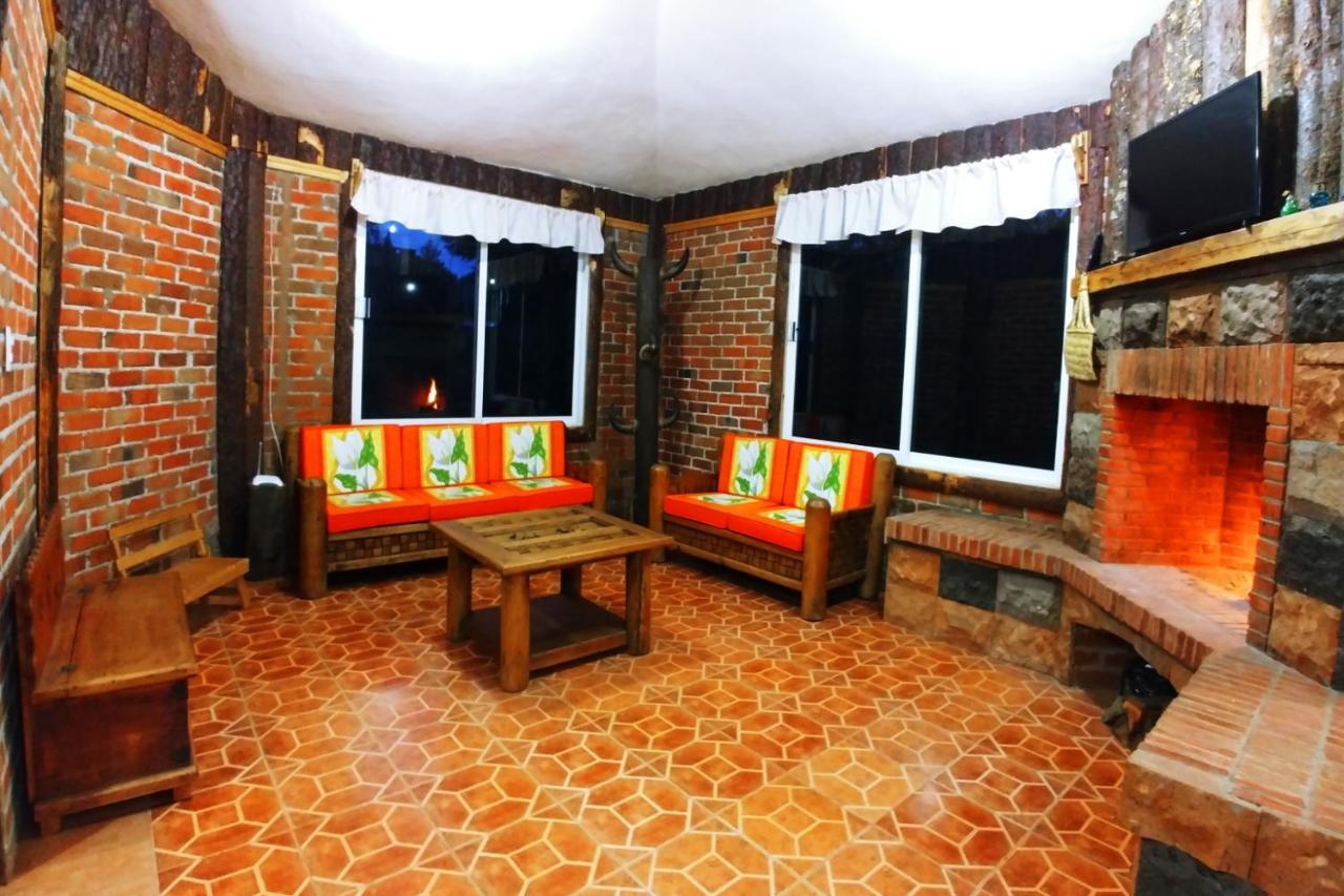 Senda Monarca Senguio Exterior foto