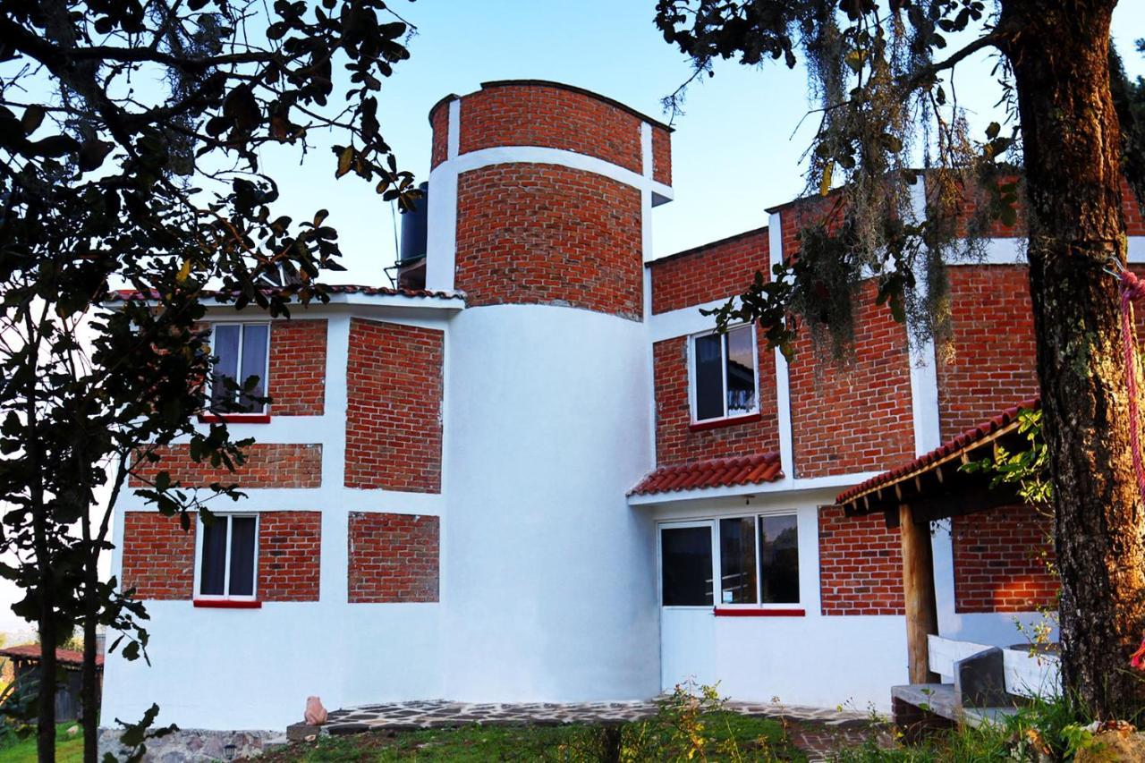 Senda Monarca Senguio Exterior foto
